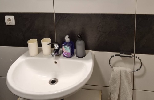 Krefeld Apartamento | Apartment 'Wohnung, 2 Zimmer In Krefeld' with Wi-Fi