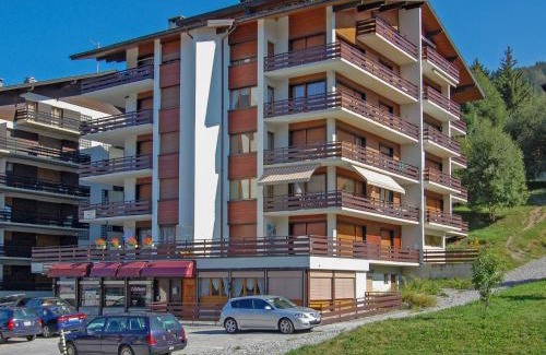 Saint-Pierre-de-Clages Apartamento | Apartment Zanfleuron A1 by Interhome