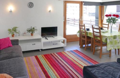 Saint-Pierre-de-Clages Apartamento | Apartment Zanfleuron A1 by Interhome