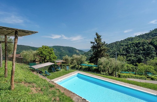 Pescia Apartamento | Apartamento 'Zano' con vistas a la montaña, piscina compartida y Wi-Fi