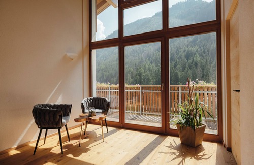 Selva dei Molini Apartamento | Apartamento 'Zirm' con vistas a la montaña, terraza privada y Wi-Fi