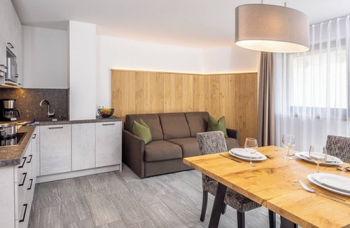 Lutago Apartamento | Apartamento 'Zum Sonnentor - Larix' con vistas a la montaña, balcón y Wi-Fi