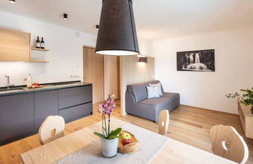 Barbiano Apartamento | Apartamento 'Zweigelt' con vistas a la montaña, piscina compartida y Wi-Fi