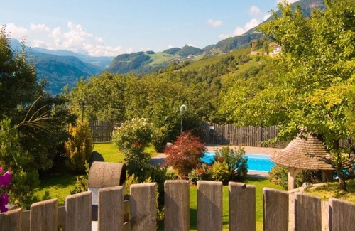 Barbiano Apartamento | Apartamento 'Zweigelt' con vistas a la montaña, piscina compartida y Wi-Fi