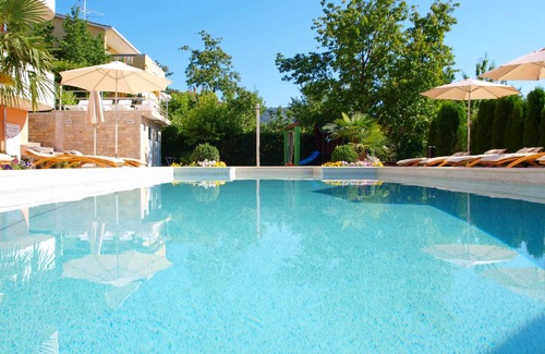 Opric Apartamento | Apartments Ana Apartment with balcony