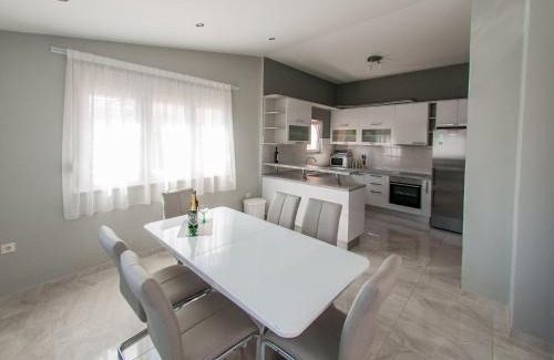 Stobrec Apartamento | Apartments Anita-Luxury Three Bedroom Apartment with Terrace