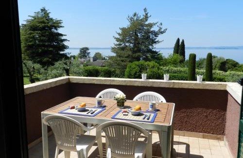 Cisano Apartamento | APARTMENTS BLUE VIEW - Residence Casetto Bardolino - Regarda Travel