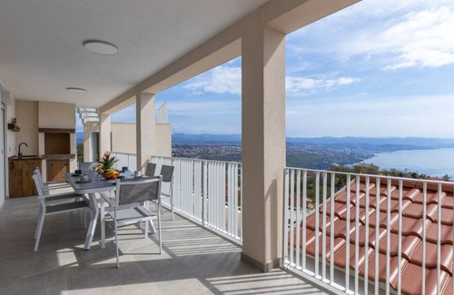 Bregi Apartamento | Apartments Bregha - Three Bedroom Apartment with Sea View