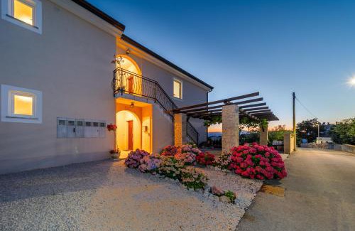 Brzac Apartamento | Apartments Bugenvila Brzac