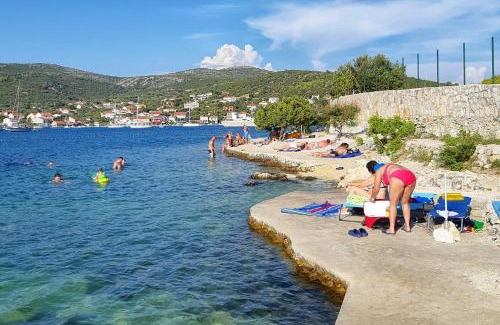 Vinisce Apartamento | Apartments by the sea Vinisce, Trogir - 11029