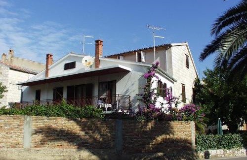 Cove Rogacic Apartamento | Apartments by the sea Vis - 1170