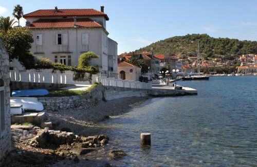 Cove Rogacic Apartamento | Apartments by the sea Vis - 1170