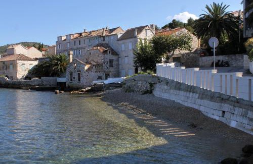 Cove Rogacic Apartamento | Apartments by the sea Vis - 1170