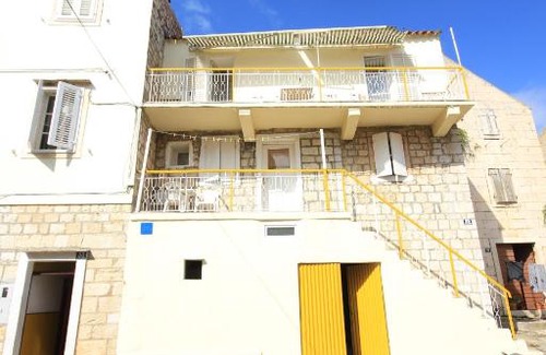 Cove Rogacic Apartamento | Apartments by the sea Vis - 2477