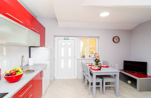 Banici Apartamento | Apartments Donita - Comfort Two Bedroom Apartment with Balcony and Sea View