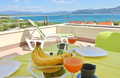 Drace Apartamento | Apartments Gusti - Two-Bedroom Apartment with Balcony and Sea View