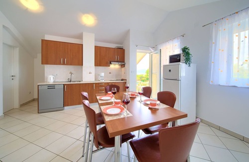 Malinska-Dubasnica Apartamento | Apartamentos Juros Sveti Vid 2 con piscina
