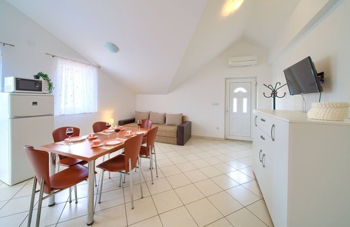 Malinska-Dubasnica Apartamento | Apartamentos Juros Sveti Vid 2 con piscina