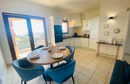 Solenzara Apartamento | Apartments in a private residence with sea view, quiet and close to beach shops