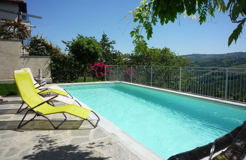 Serralunga d'Alba Apartamento | apartamentos en Serralunga d'Alba con piscina panorámica