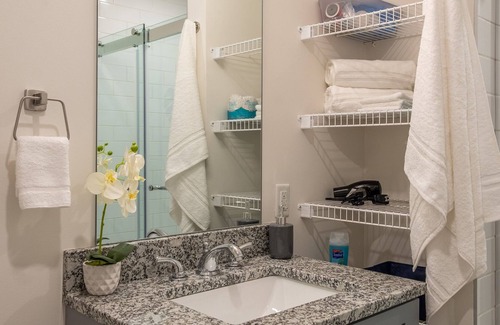 Cultural District Apartamento | Apartments in Pittsburgh's Cultural District by Frontdesk