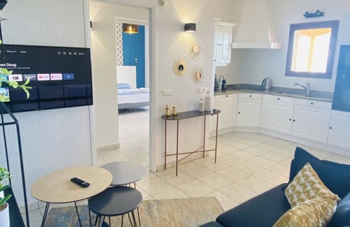 Solenzara Apartamento | Apartments in private residence with sea view, quiet and close to shops and beaches.