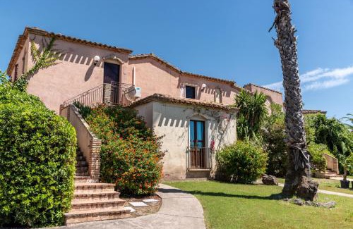 Santa Margherita di Pula Apartamento | Apartments in residence with swimming pool in Santa Margherita di Pula, 250 meters from the sea