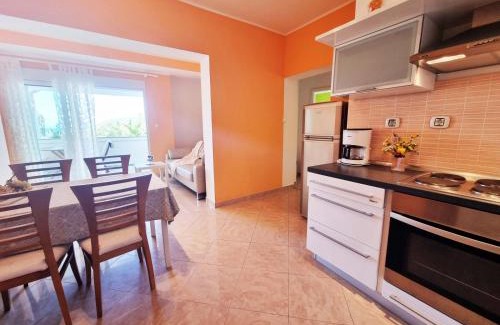 Rab Town Apartamento | Apartments in Supetarska Draga with sea view, terrace, air conditioning, WiFi 4551-1 and 4551-2