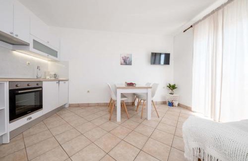 Rab Town Apartamento | Apartments in Supetarska Draga with sea view, terrace, air conditioning, WiFi 4551-1 and 4551-2
