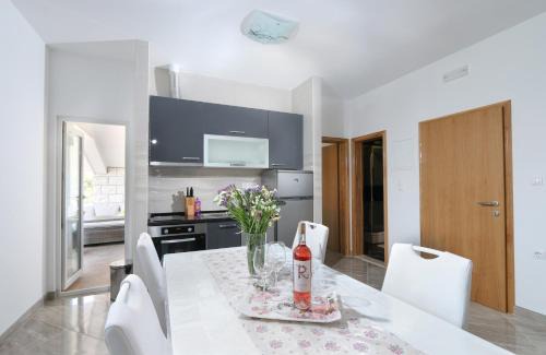 Loviste Apartamento | Apartments Jadranka