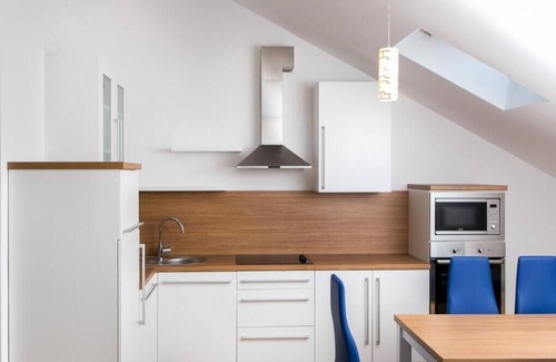 Drace Apartamento | Apartments Kula - Apartamento de tres habitaciones con balcón y vista al mar-B5