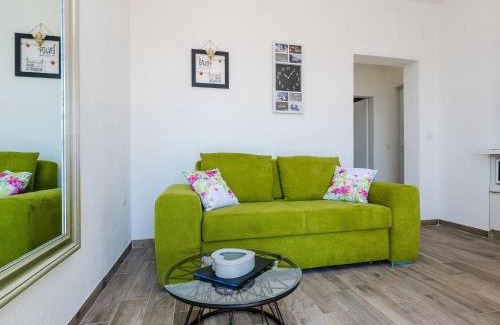 Gruz Apartamento | Apartments Life - One Bedroom Apartment with Balcony and Sea View