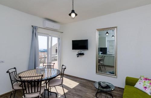 Gruz Apartamento | Apartments Life - One Bedroom Apartment with Balcony and Sea View