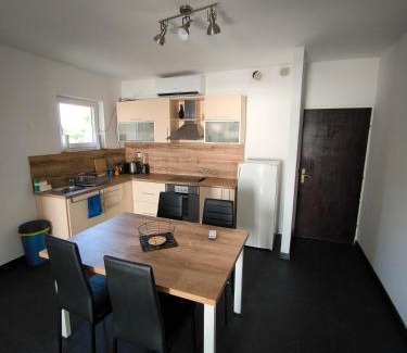 Pirovac Apartamento | Apartments Lino