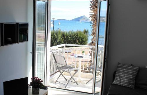 Porto Rafti Apartamento | Apartments MARE BLU by the sea.