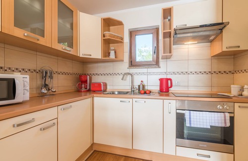 Klimno Apartamento | Apartments Marjanca, (16182), Klimno, Croatia