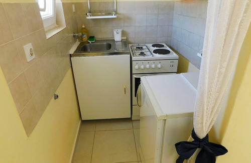Cove Tri Zala (Zrnovo) Apartamento | Apartments Neno