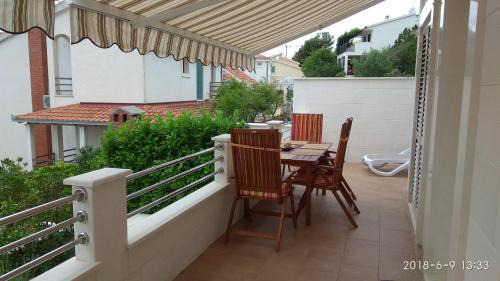 Okrug Donji Apartamento | Apartments Niana with heated swimingpool
