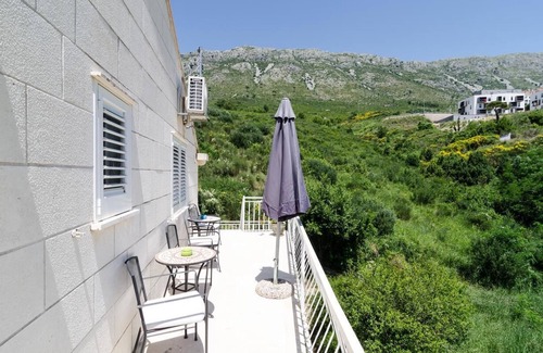 Mokosica Apartamento | Apartamentos Peco - Apartamento con 1 dormitorio, terraza y vista parcial al mar.