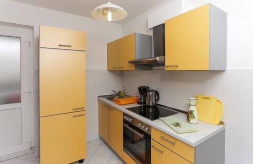 Babin Kuk Apartamento | Apartments Pojko - One-Bedroom Apartment with Terrace (Yellow)