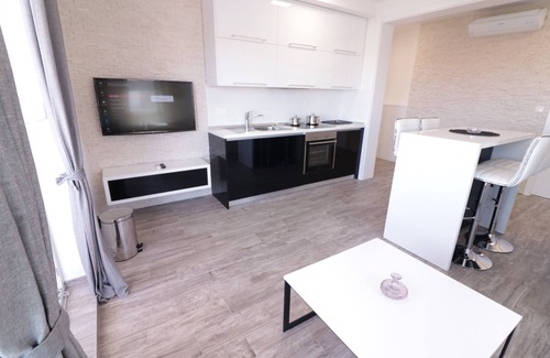 Zrce Casa | Apartments & Rooms Danivan Pool Villas