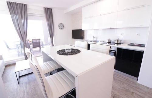Zrce Casa | Apartments & Rooms Danivan Pool Villas B
