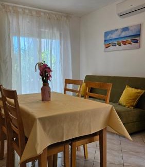 Vinisce Apartamento | Apartments Villa Brudi