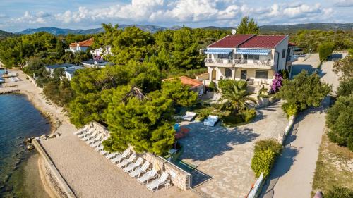 Pirovac Apartamento | Apartments Villa Punta Royal