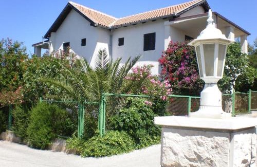 Cove Makarac (Milna) Apartamento | Apartments with a parking space Milna, Brac - 14961