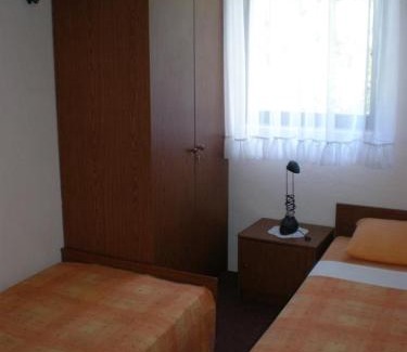 Cove Makarac (Milna) Apartamento | Apartments with a parking space Milna, Brac - 14961