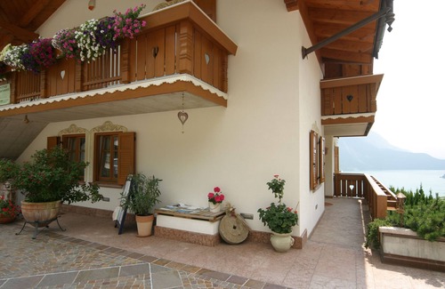 Molveno Villa | Apartamentos con amplios balcones y espectaculares vistas al lago Molveno ****