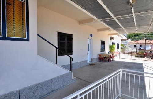Jesenice Apartamento | Apartments with parking space Sumpetar, Omis - 950