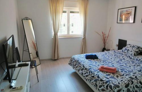 Cove Rogacic Apartamento | Apartments with parking space Vis - 22544