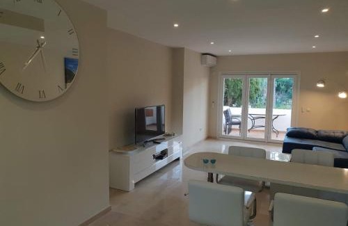 Castillo de Sabinillas Apartamento | ApartmentSleeps4-Pool-Bbq-Garden-Ac